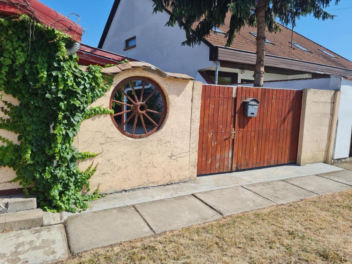 Anna Bella Apartman Jula Exterior foto